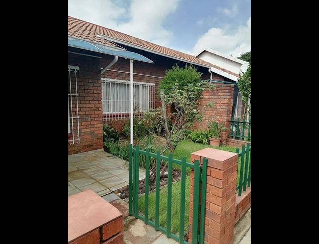 3 BEDROOM APARTMENT FOR SALE IN BOKSBURG SOUTH